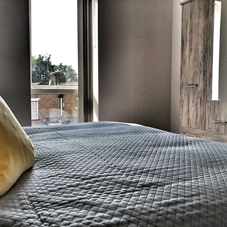 Luxury 2 Bed 2 Bath Apartment 18 Mins From Central London - Sleeps 6 ワトフォード エクステリア 写真