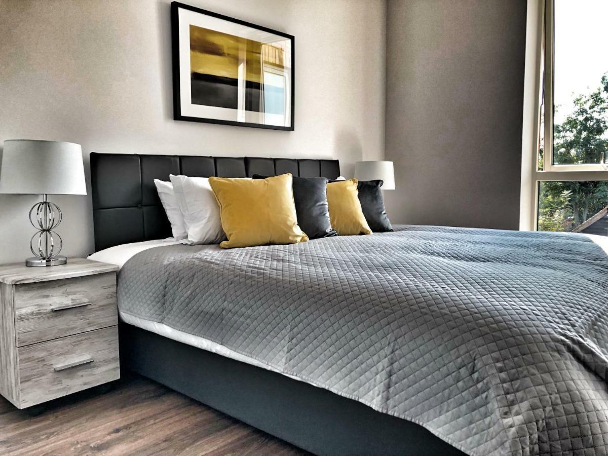 Luxury 2 Bed 2 Bath Apartment 18 Mins From Central London - Sleeps 6 ワトフォード エクステリア 写真